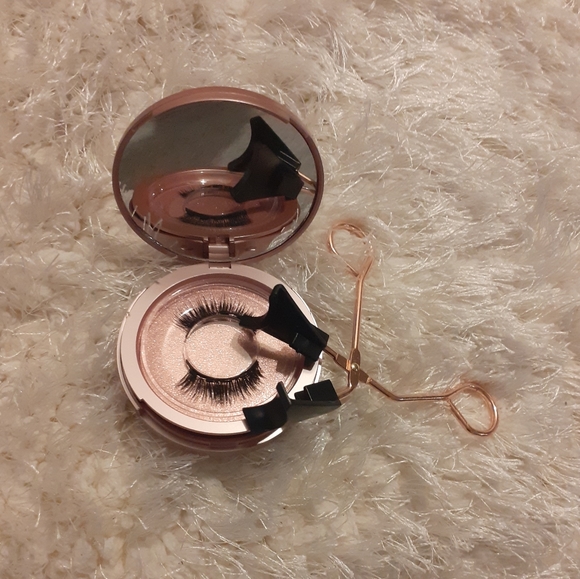 💋New in Package Magnetic Lashes - Picture 7 of 12